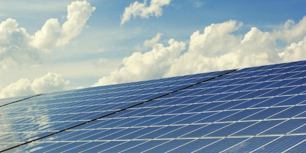 Guide pour dimensionner une installation photovoltaïque: du panneau à l’onduleur